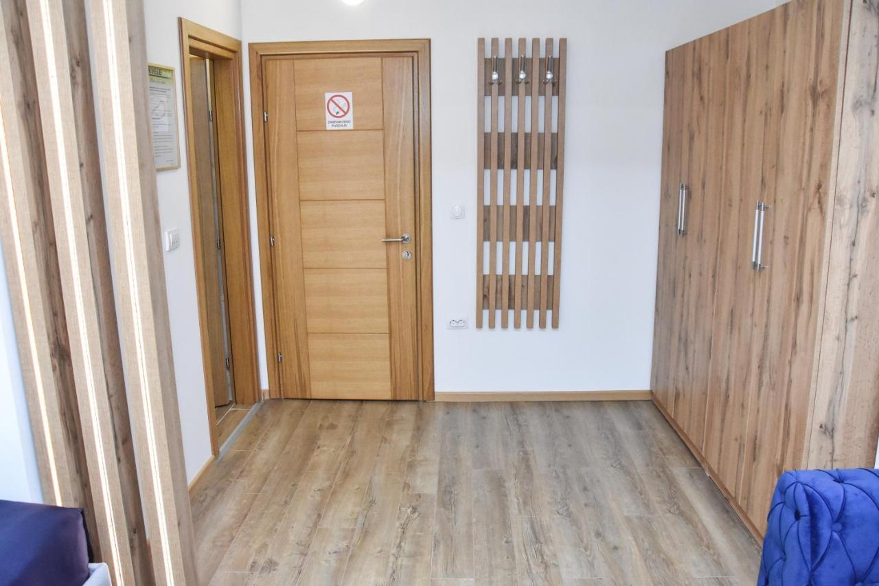 נובי פאזאר Motel Kvele מראה חיצוני תמונה