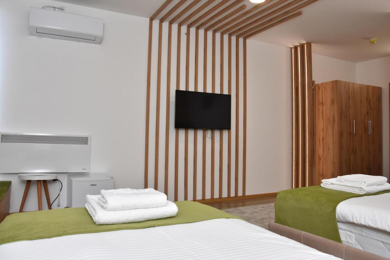 נובי פאזאר Motel Kvele מראה חיצוני תמונה