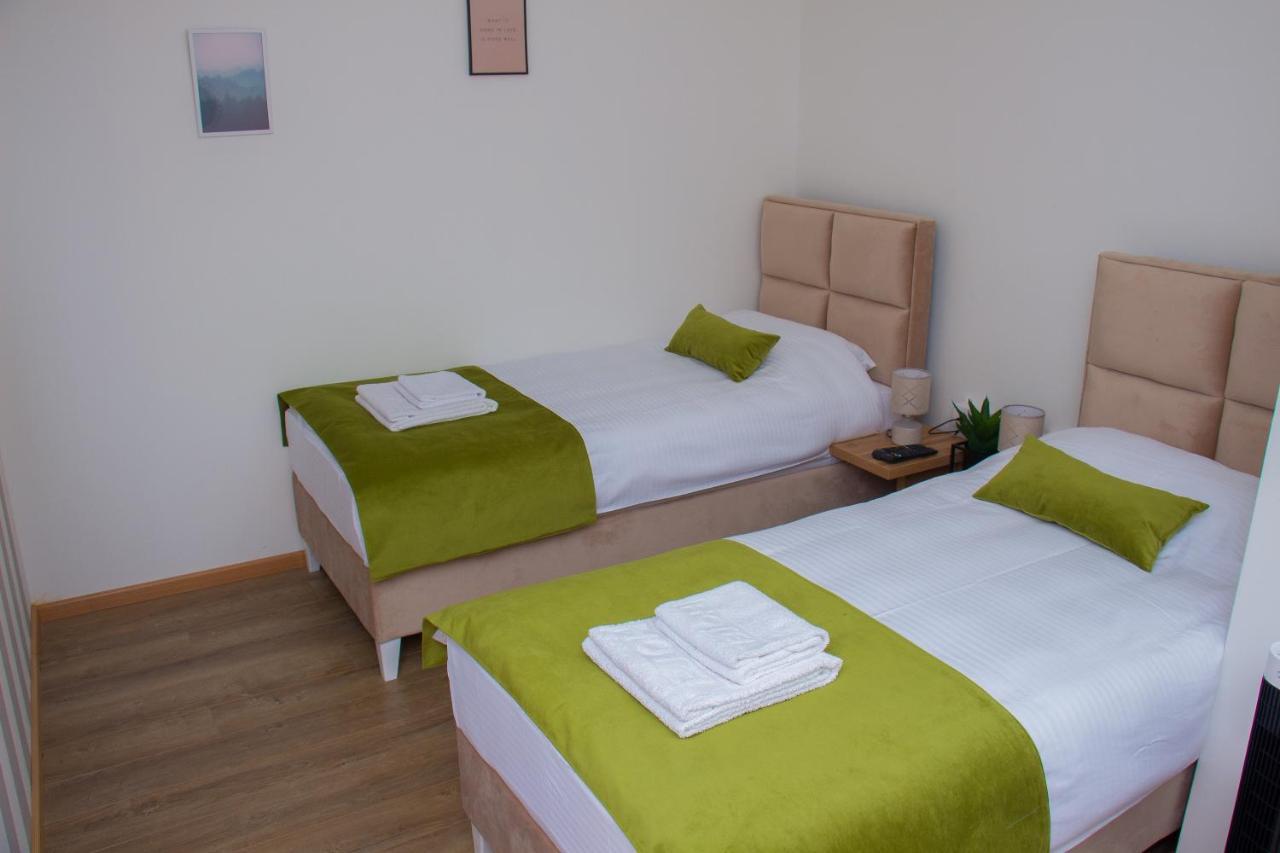 נובי פאזאר Motel Kvele מראה חיצוני תמונה