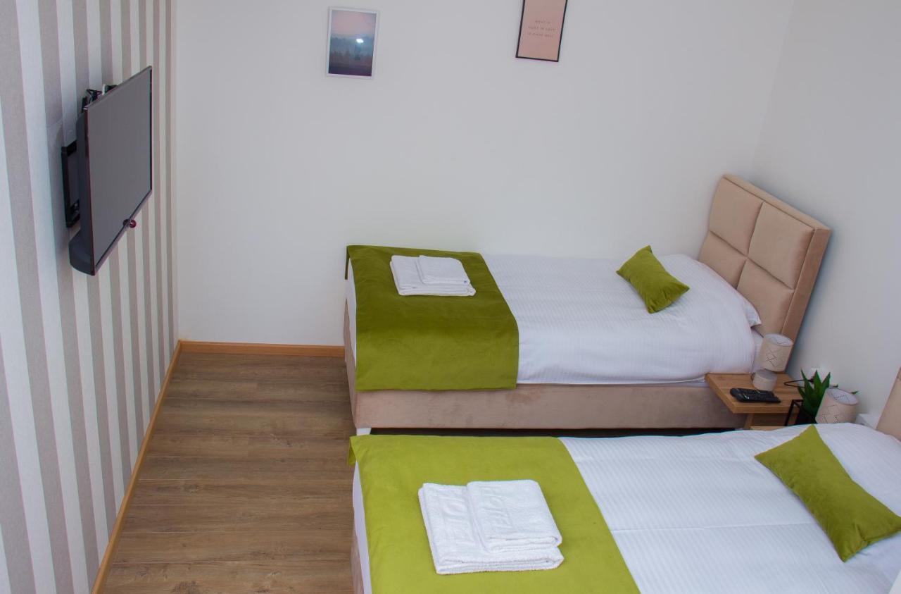 נובי פאזאר Motel Kvele מראה חיצוני תמונה