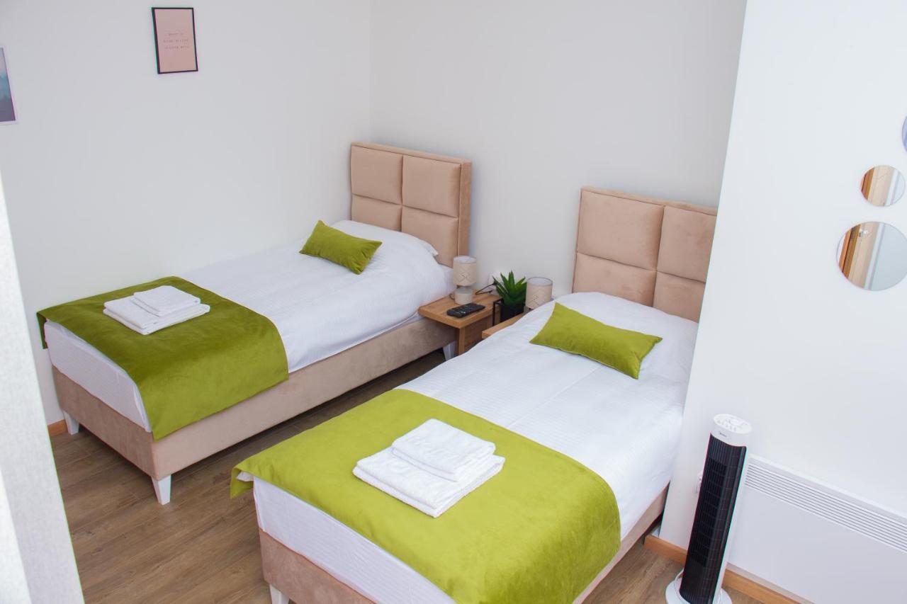 נובי פאזאר Motel Kvele מראה חיצוני תמונה