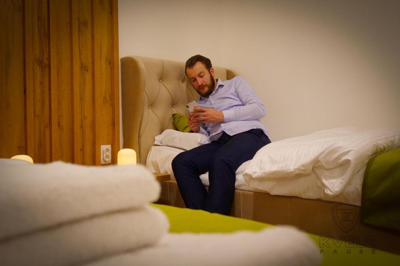 נובי פאזאר Motel Kvele מראה חיצוני תמונה