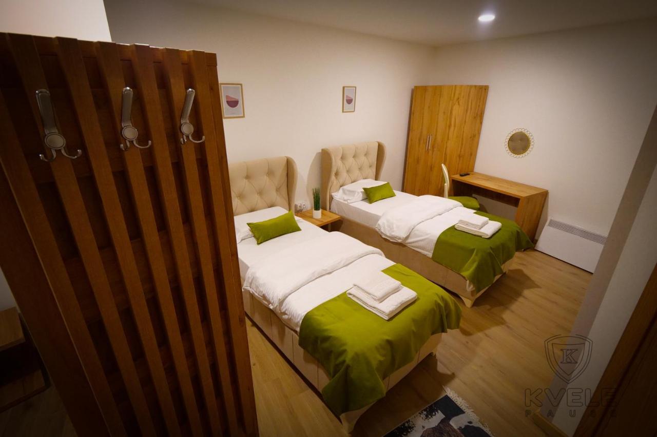 נובי פאזאר Motel Kvele מראה חיצוני תמונה